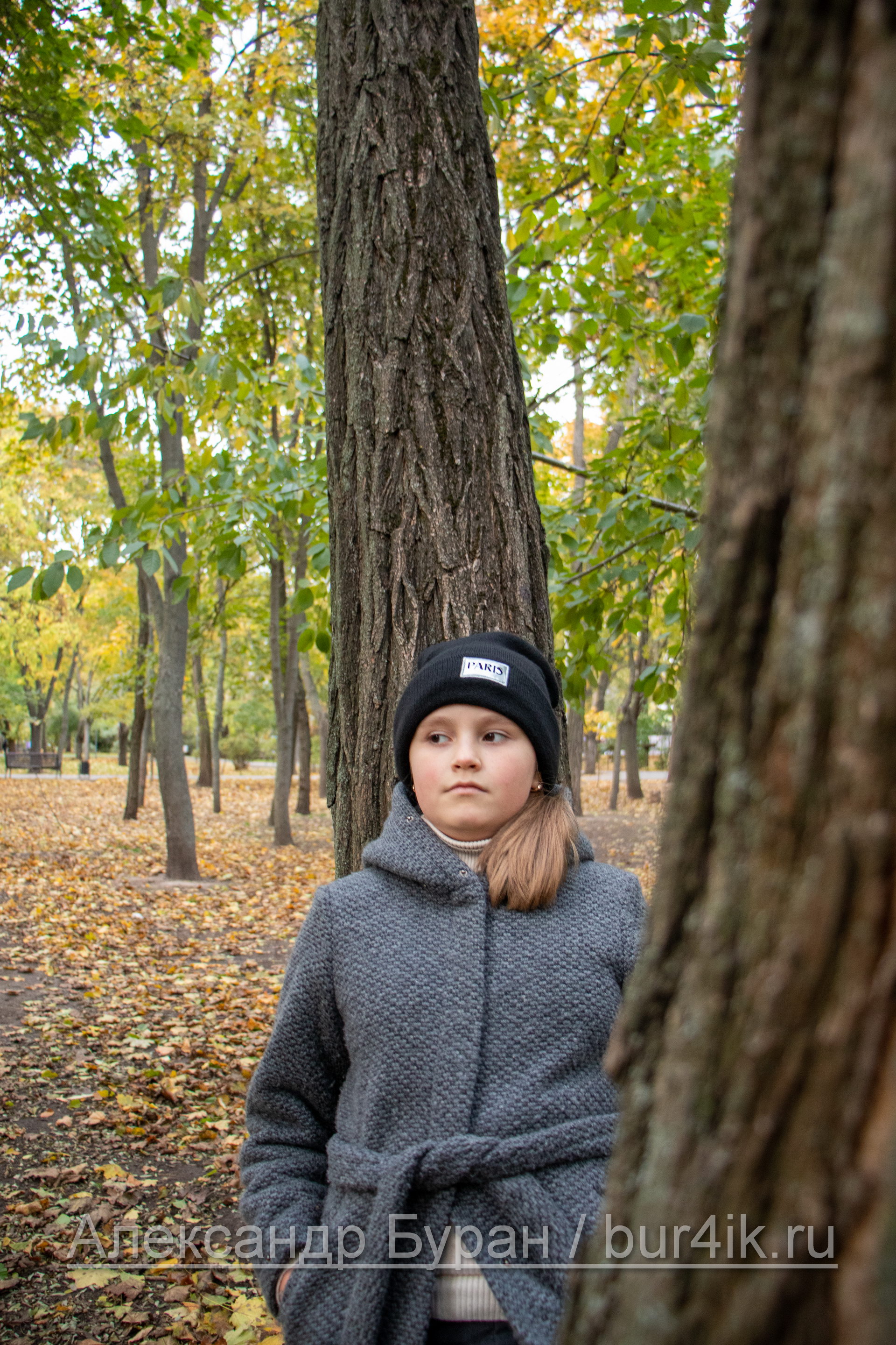 Девушка neartree подростка в парке осенью - Украина, Одесса, 17,10,2019