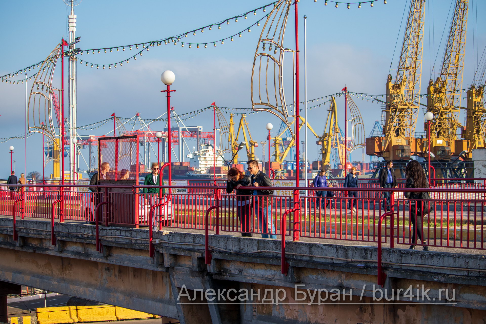 Мост, ведущий в город-порт на причал кораблей - Украина, Одесса, 17,10,2019-154