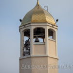 Купол небольшой церкви с колоколами на Морвокзале - Украина, Одесса, 09,11,2019
