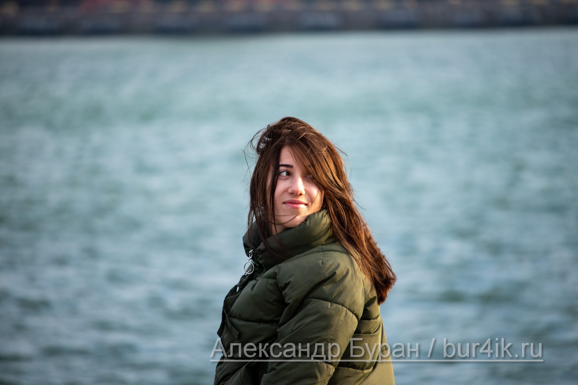 Портрет девушки, кто ходит в порт по воде - Украина, Одесса, 09,11,2019