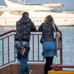 Две молодые девушки фотографируются в морском порту на фоне кранов - Украина, Одесса, 09,11,2019