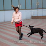Девушка с черной собакой гуляет на территории морского порта - Украина, Одесса, 09,11,2019