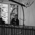Женщина сушит белье на балконе в центре Одессы – bur4ik.ru – 21.01.2020 - фото 2