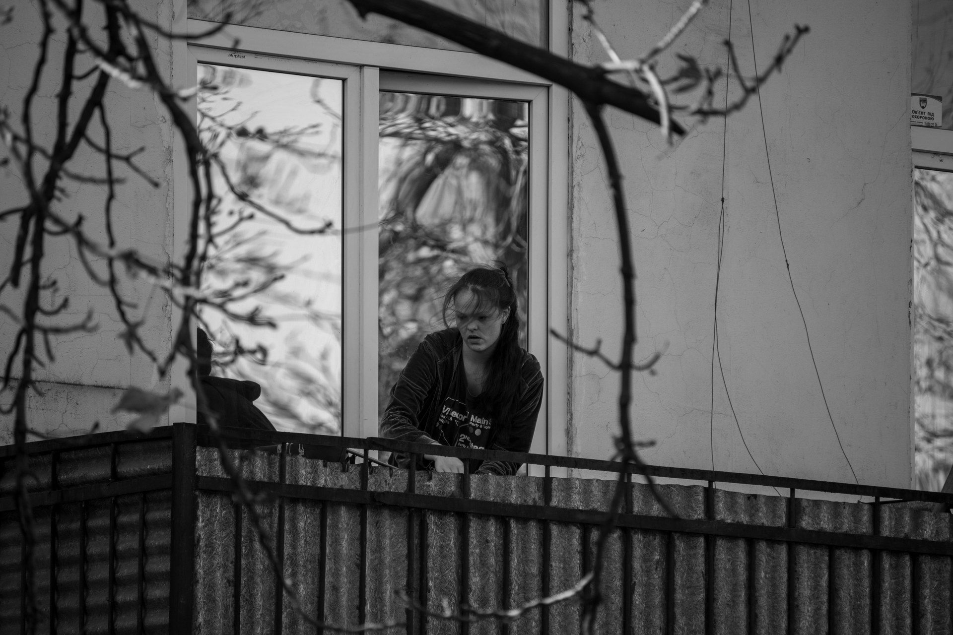 Женщина сушит белье на балконе в центре Одессы – bur4ik.ru – 21.01.2020 - фото 3