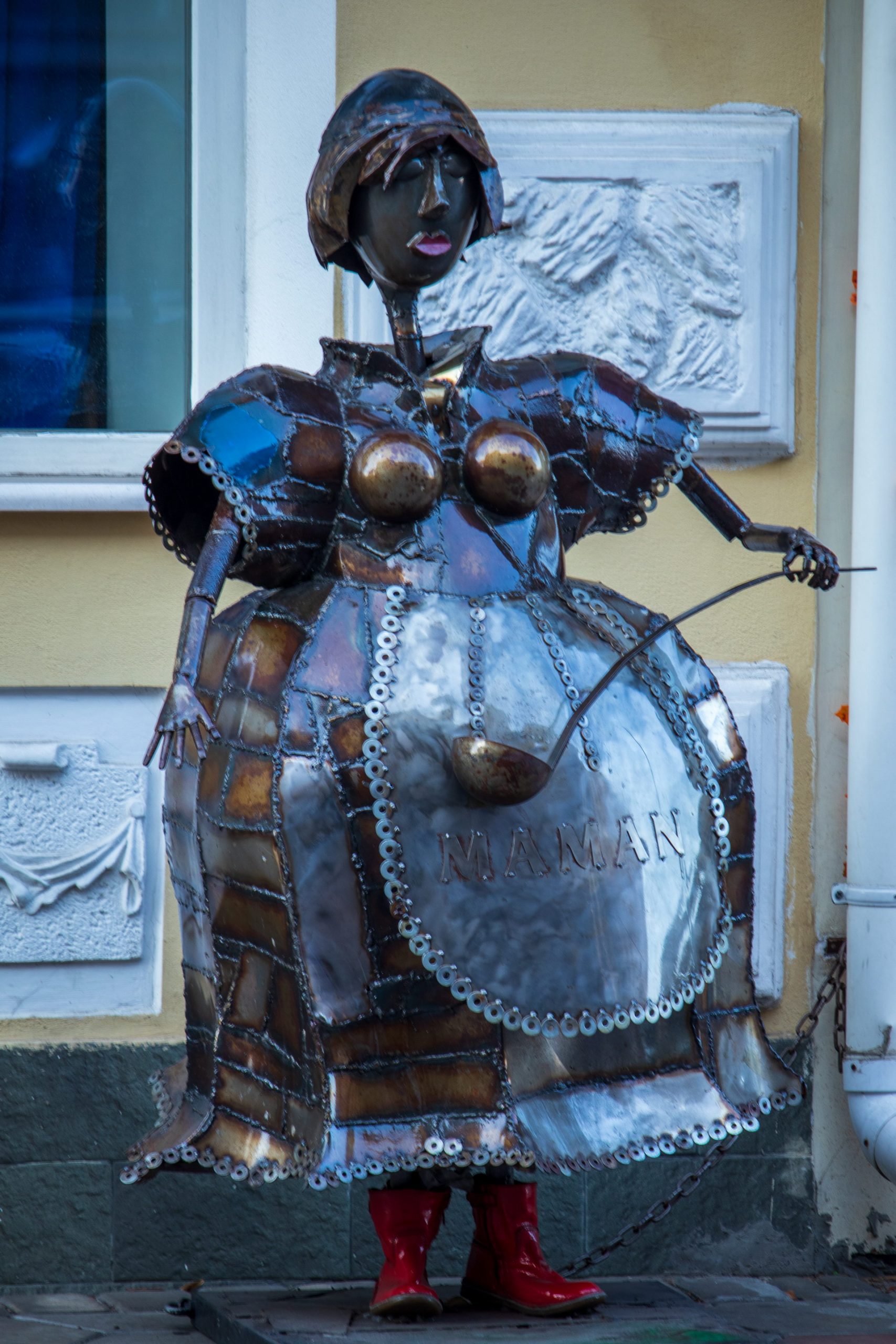 Металлическая скульптура поварихи у входа в ресторан в Одессе – bur4ik.ru – 21.01.2020 - фото 2