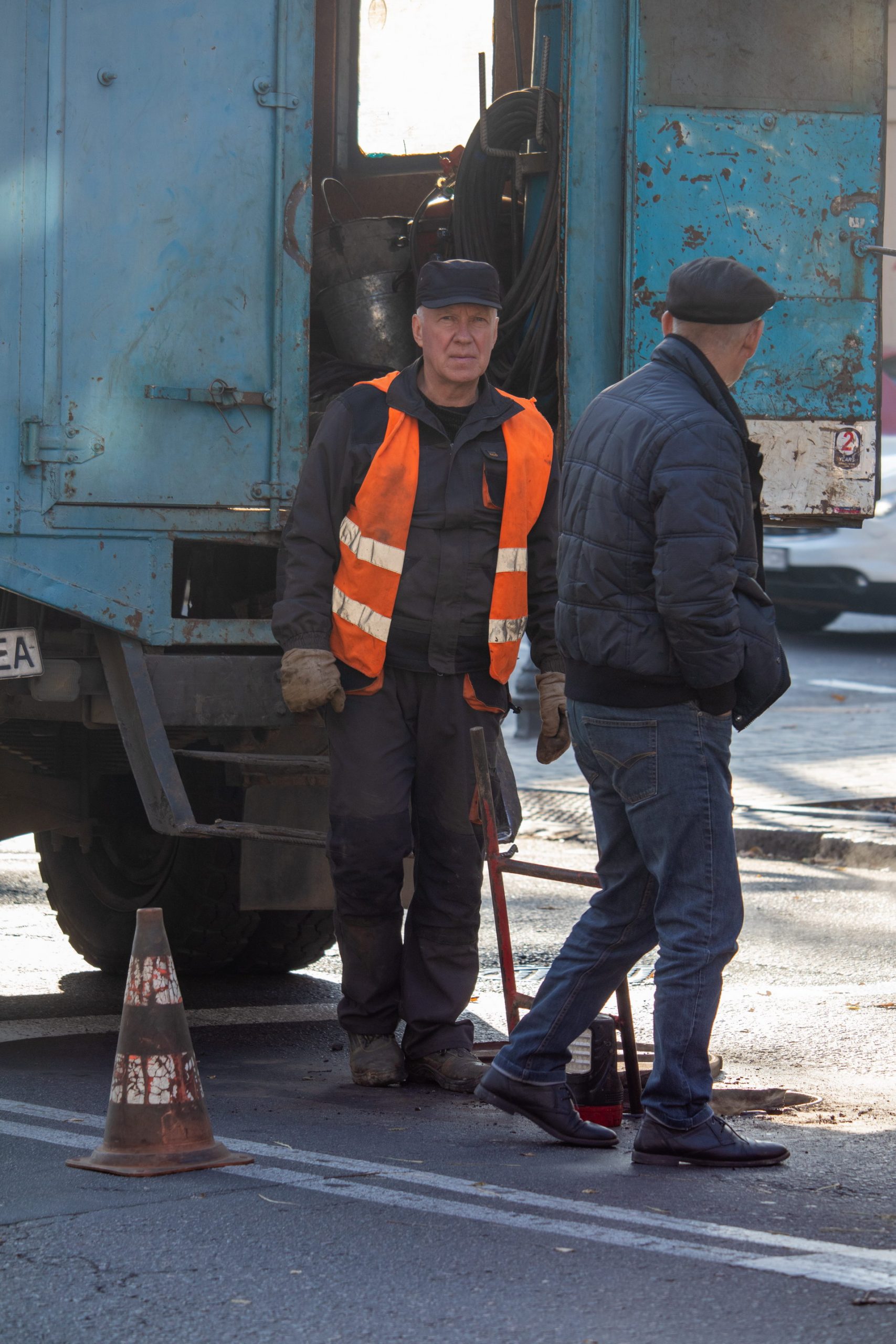 Рабочие выполняют работы на проезжей части – bur4ik.ru – 21.01.2020 - фото 2