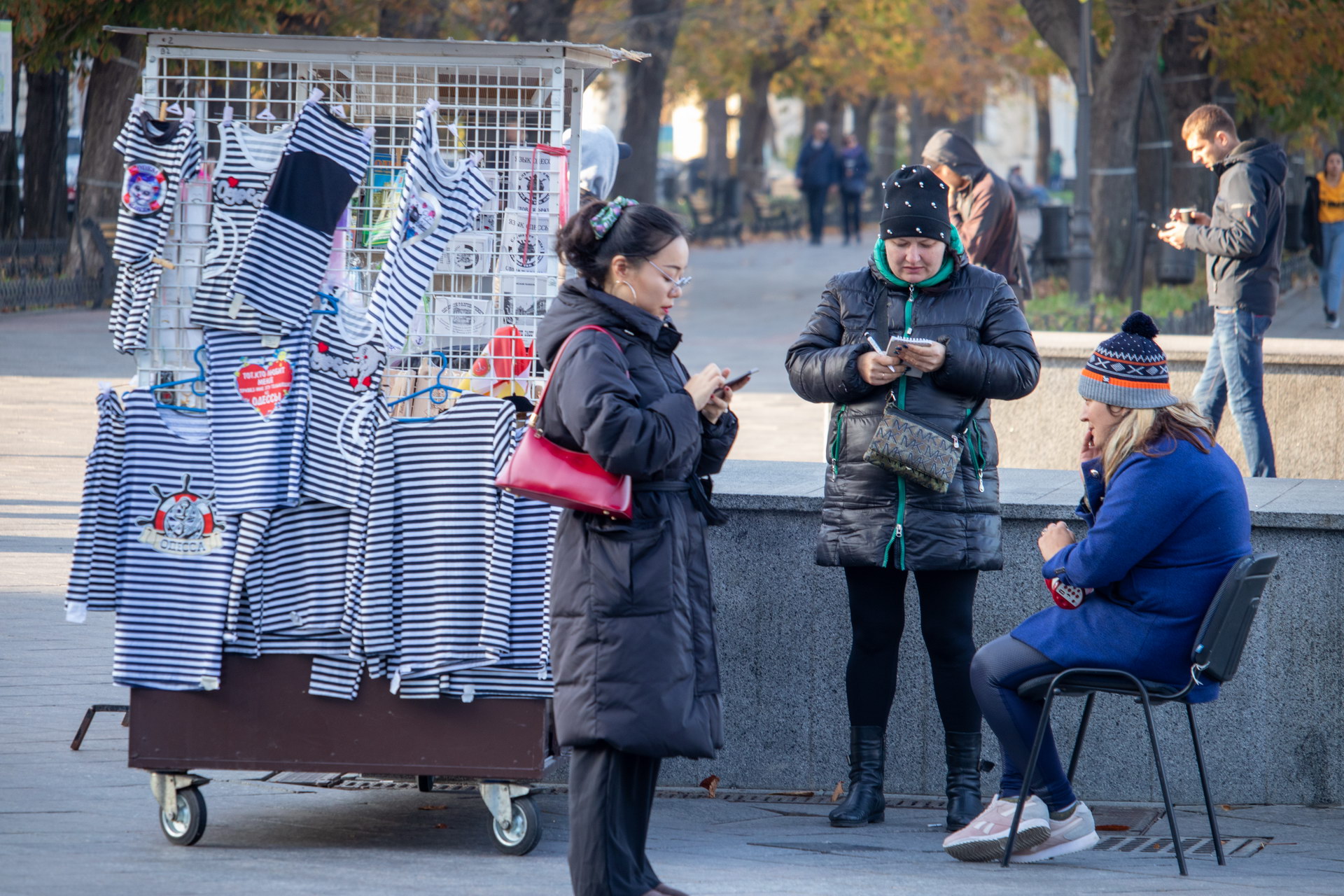 Торговля сувенирами около Потемкинской лестницы – bur4ik.ru – 21.01.2020 - фото 2