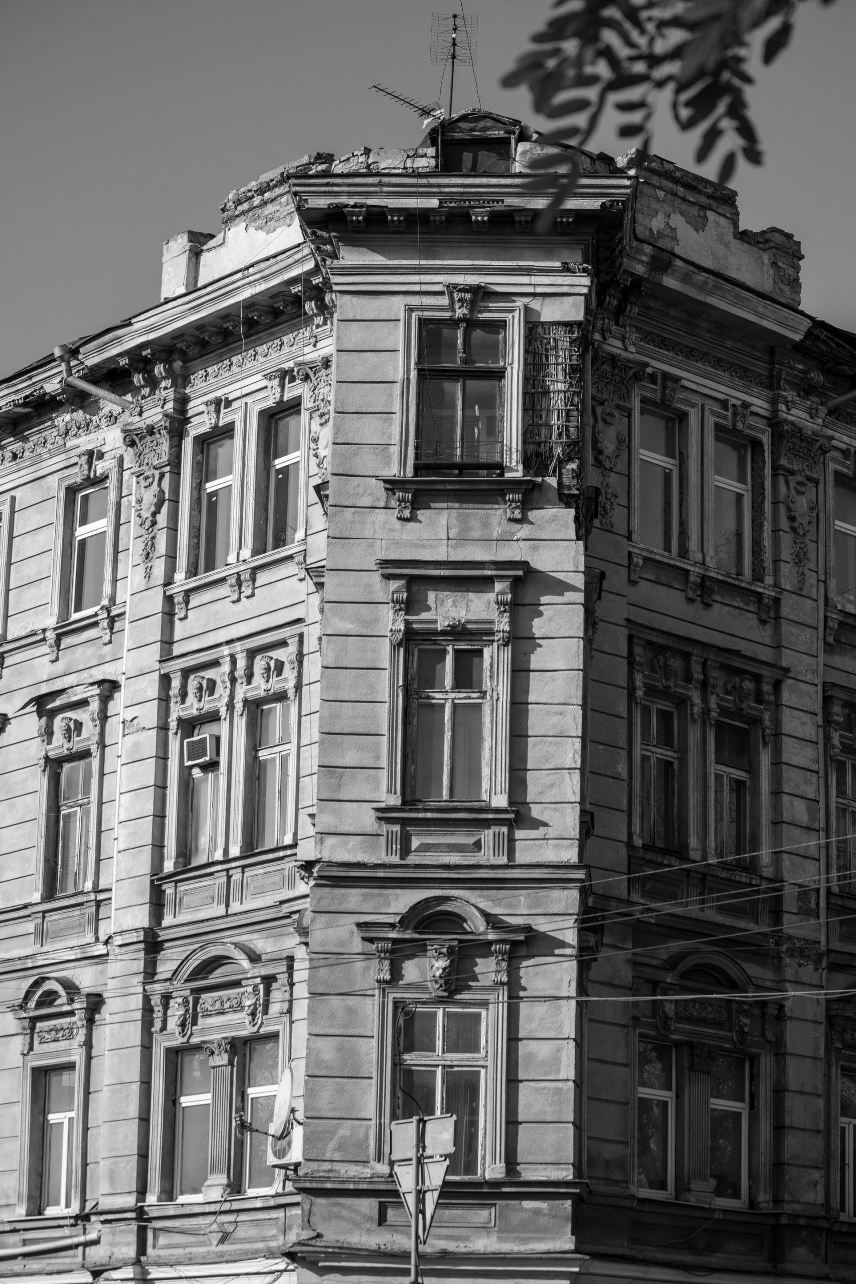 Фасад старинного здания в центре Одессы – bur4ik.ru – 21.01.2020 - фото 2
