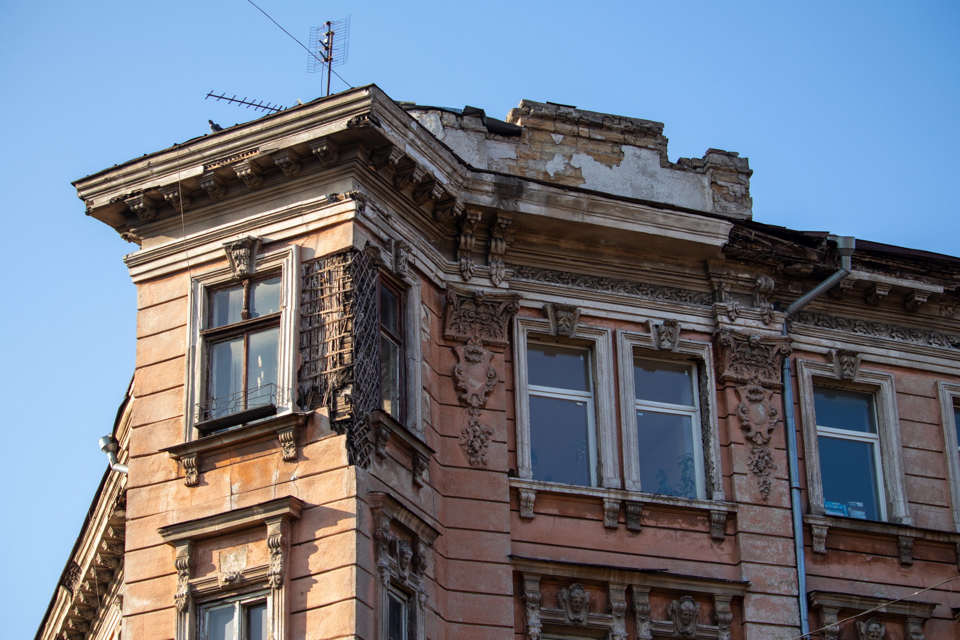 Фасад старинного здания в центре Одессы – bur4ik.ru – 21.01.2020 - фото 5