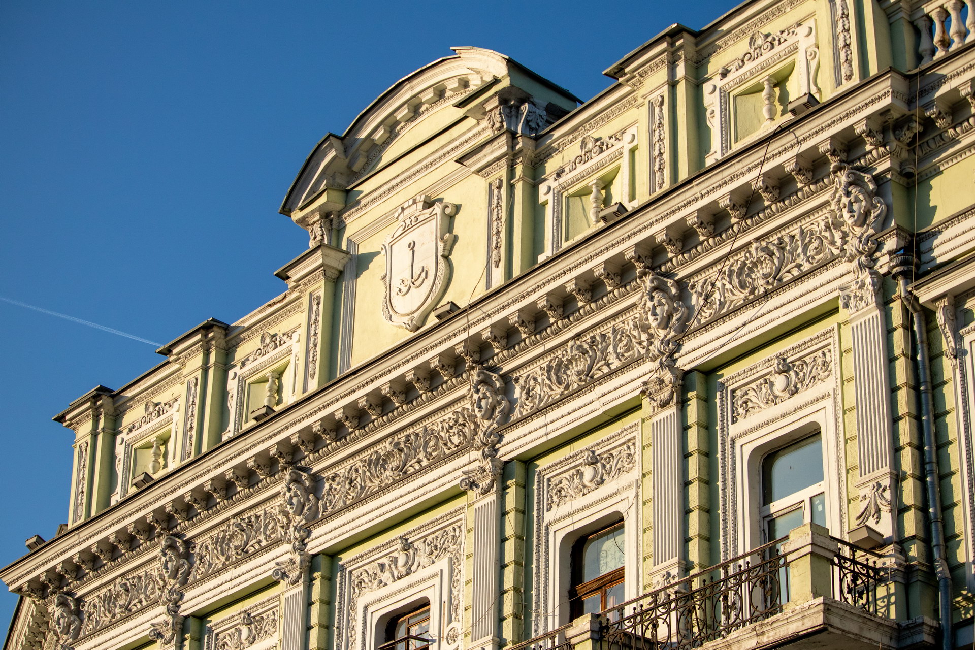 Фасад старинного здания в центре города – bur4ik.ru – 21.01.2020 - фото 1