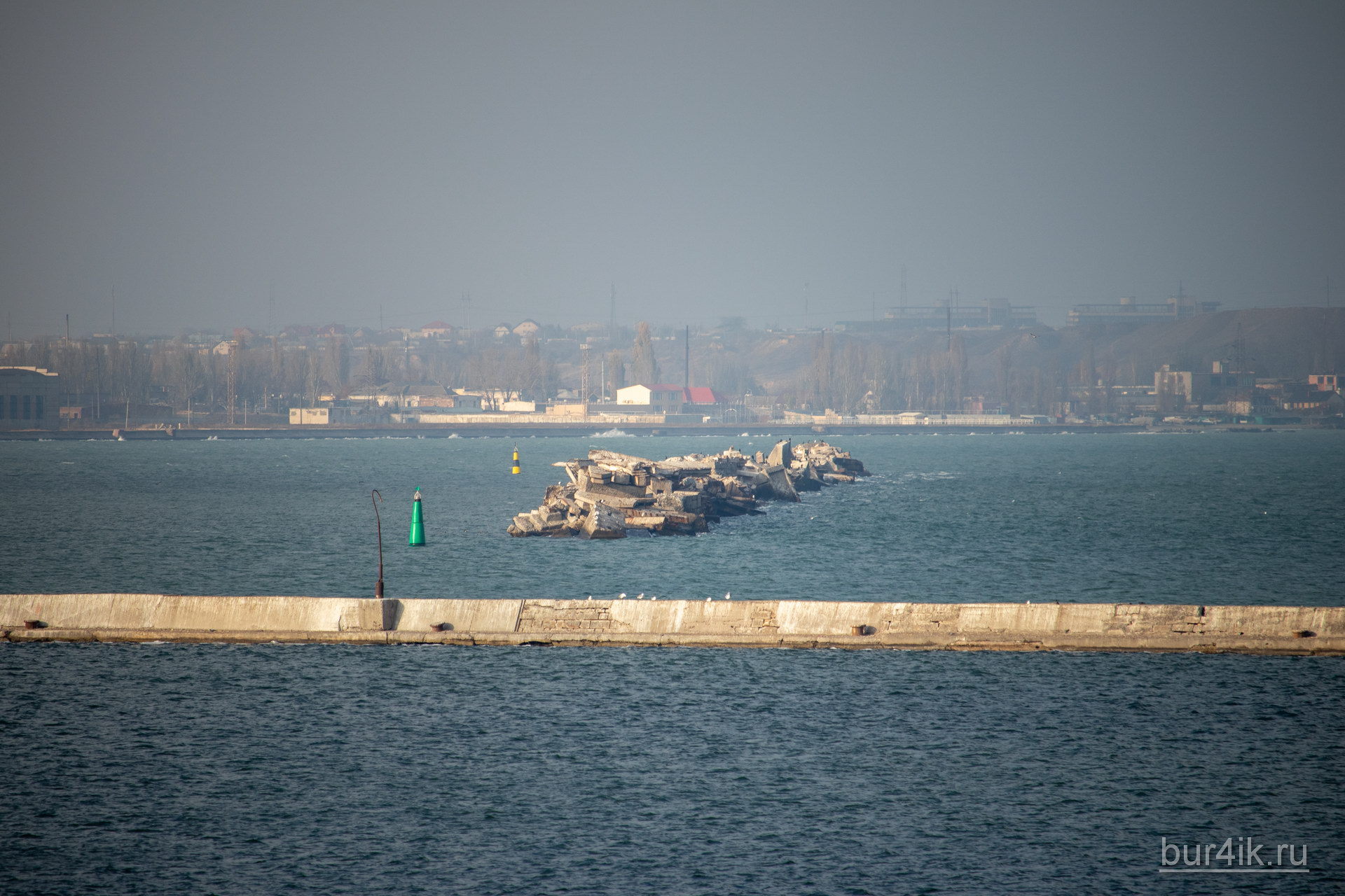 Бетонные конструкции в воде для защиты судов в порту города Одесса 5
