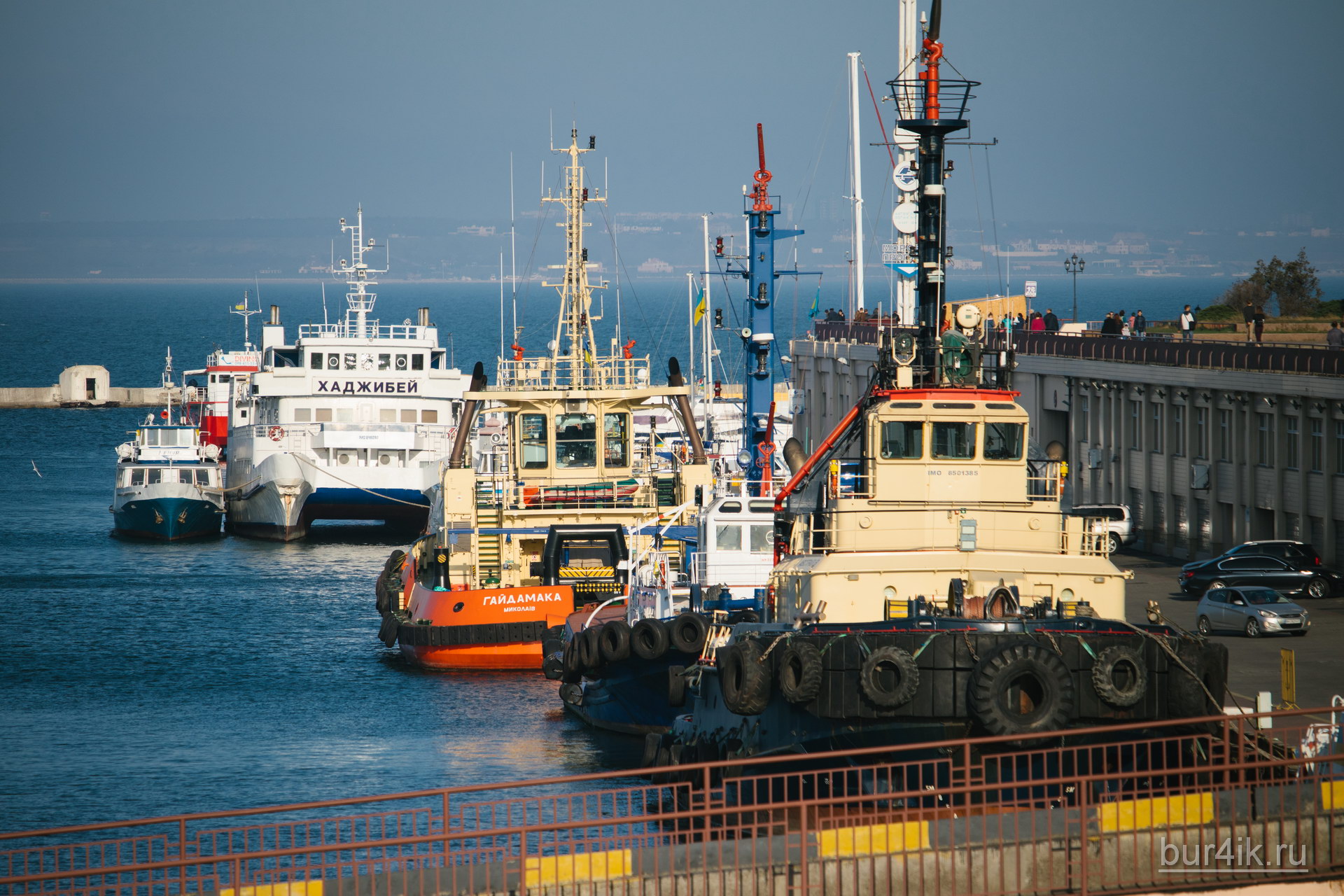 Буксиры на причале Одесского морского порта 4