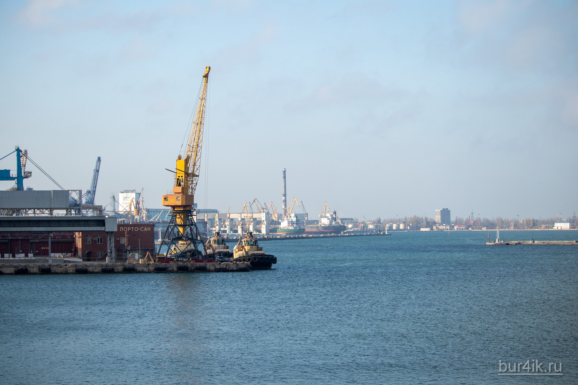 Два буксира в бухте порта города Одесса 2
