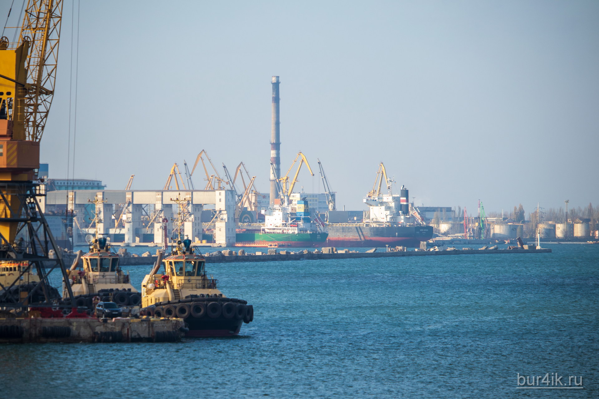 Два буксира в бухте порта города Одесса 5