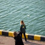 Девушка фотографирует подругу в порту города Одесса 7