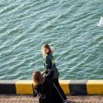 Девушка фотографирует подругу в порту города Одесса 8