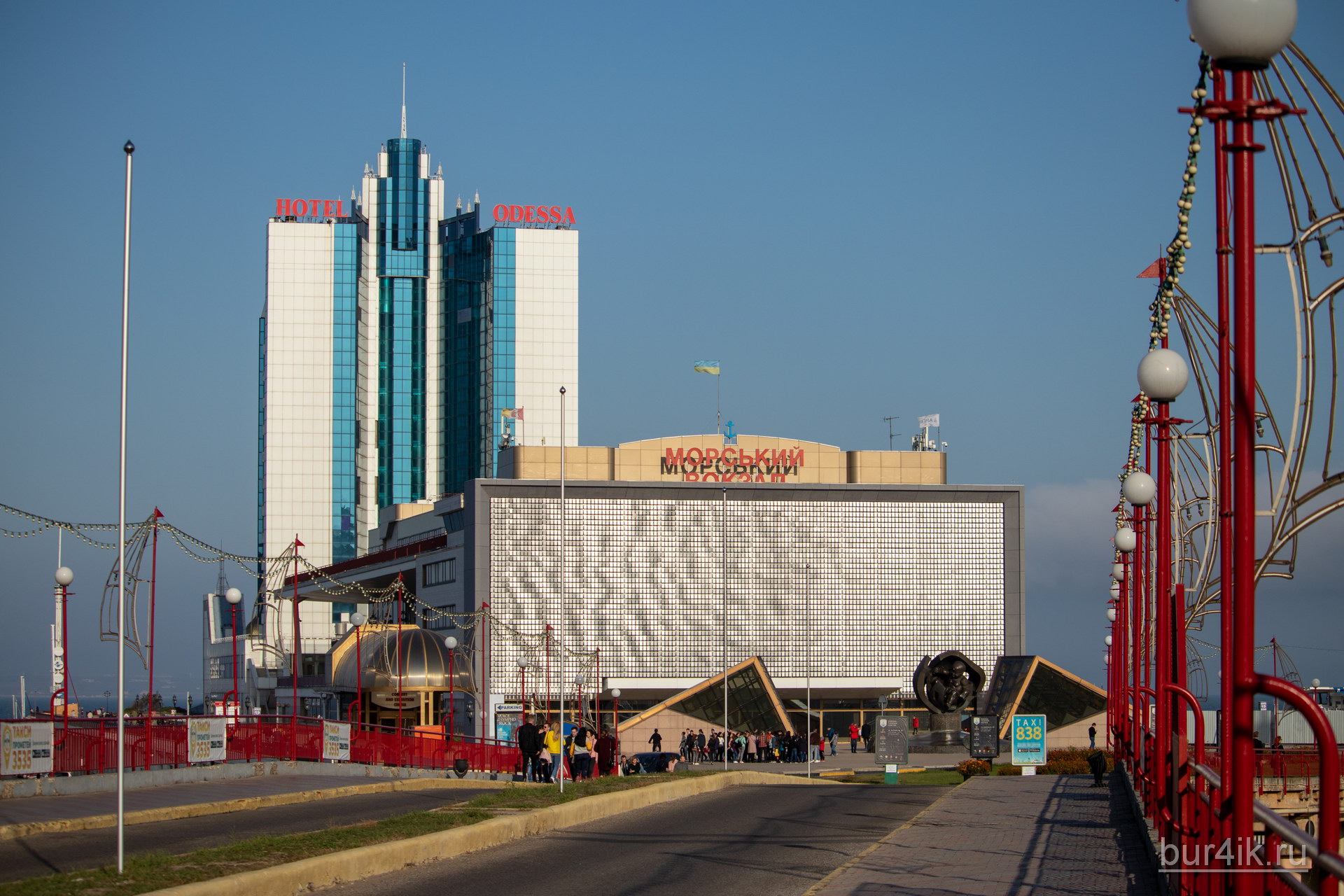 Здание Одесского морского вокзала – вид издалека 10