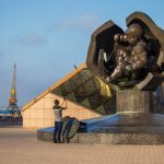 Памятник младенцу у входа на морской вокзал в Одессе 6