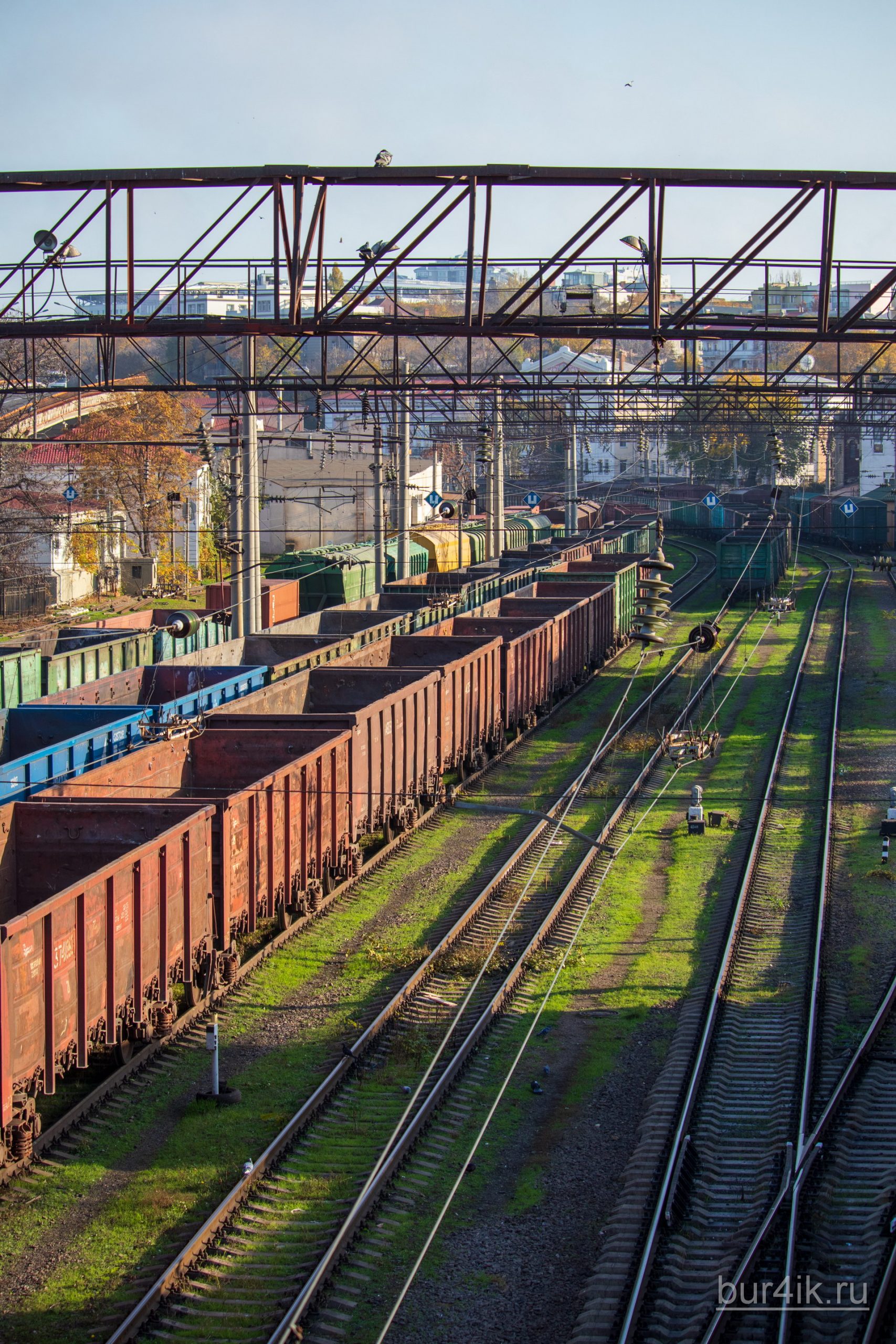 Пересекающиеся железнодорожные рельсы в Одесском морском порту 3