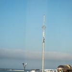 Радио антенна на белом столбе на территории морского вокзала в Одессе 1