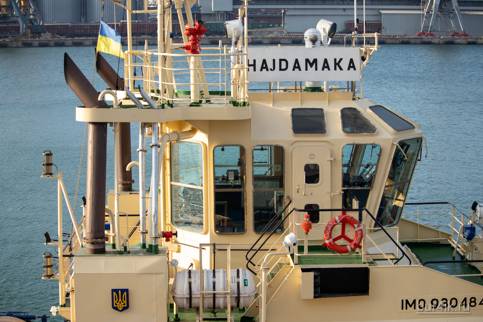 Техническое судно под названием Гайдамака в порту города Одесса 6