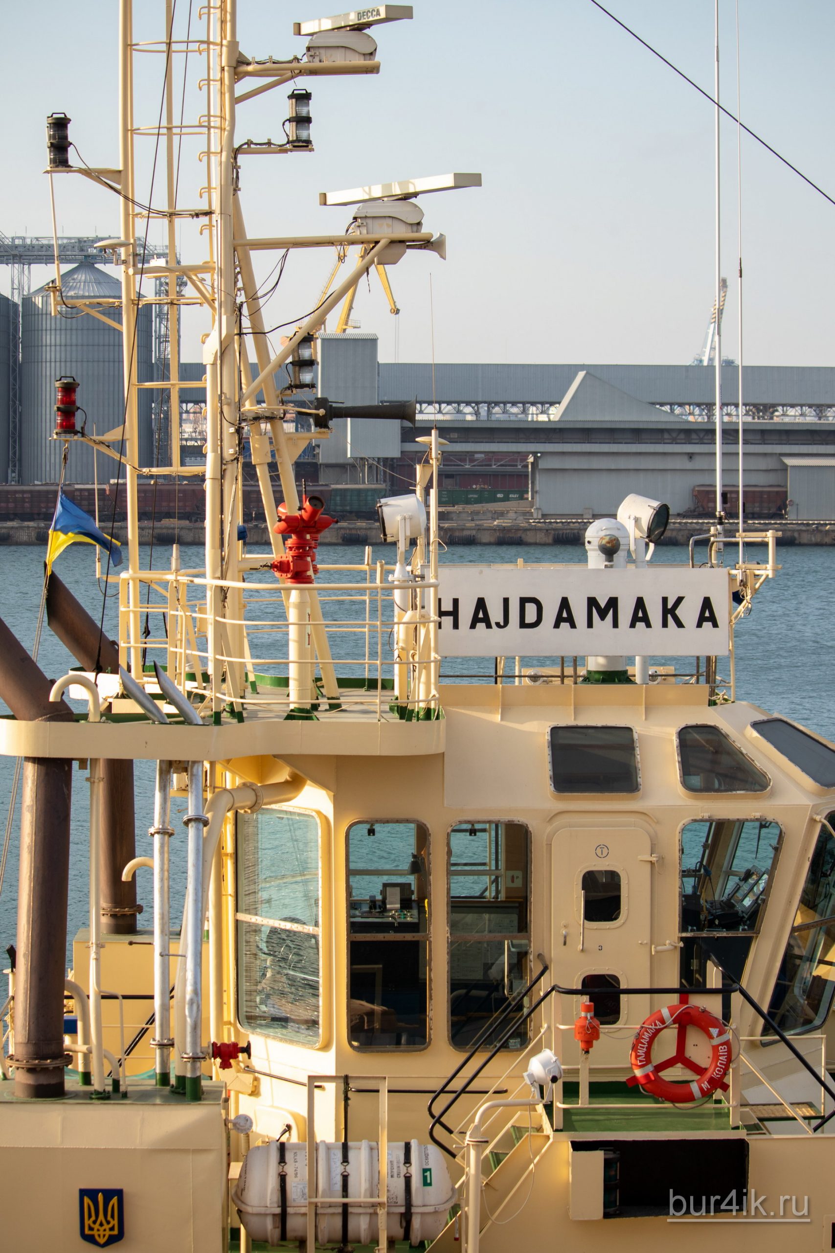 Техническое судно под названием Гайдамака в порту города Одесса 8