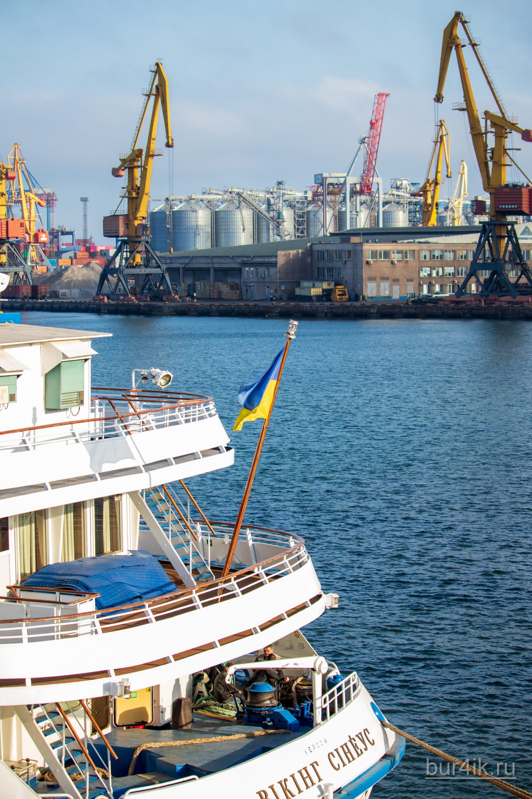 Флаг Украины на борту корабля 1