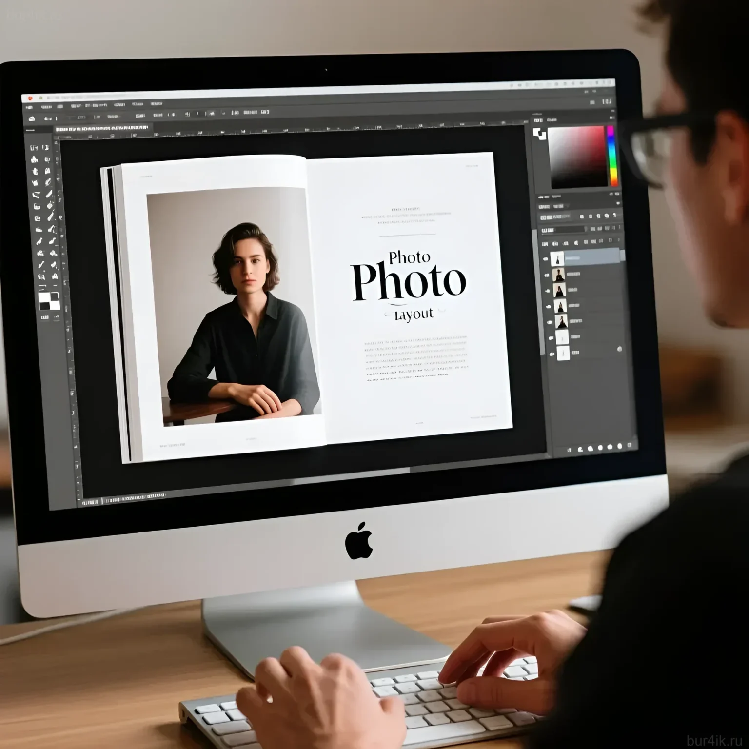 Изображение рабочего процесса дизайнера фотокниги: макет с портретом, цветокоррекция и верстка текста. Иллюстрация для статьи о создании фотокниг.